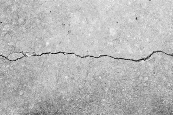 Co ngót vật liệu là một trong những nguyên nhân khiến sàn bê tông bị co rút